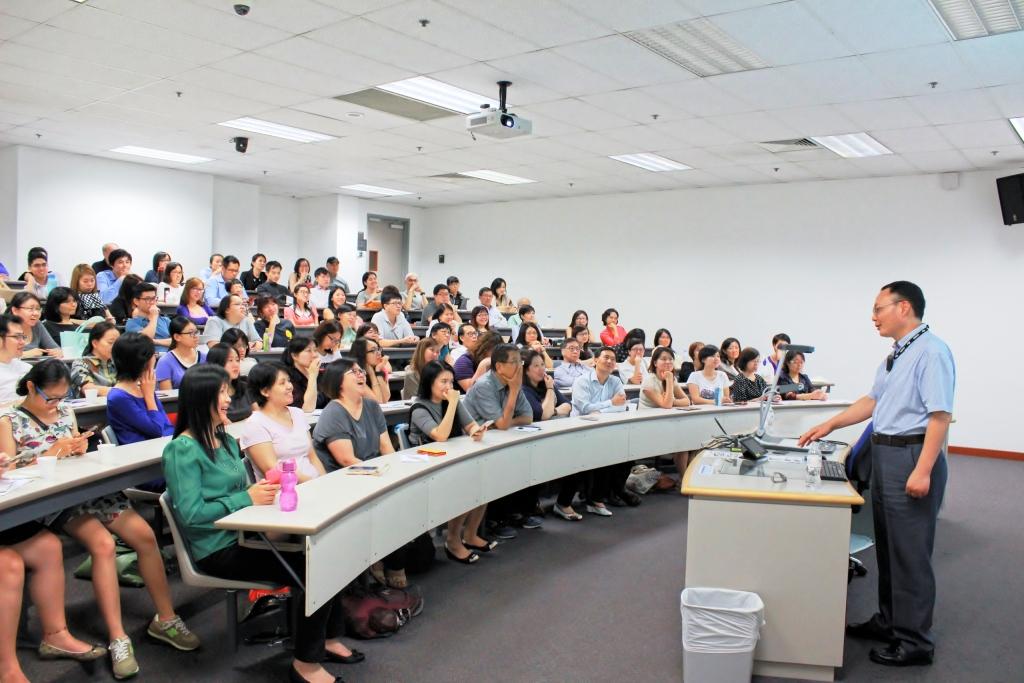 李长栓教在新跃大学作公开演讲1